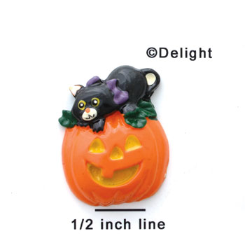 0842 tlf - Large Cat on Jack O'Lantern - Resin Decoration